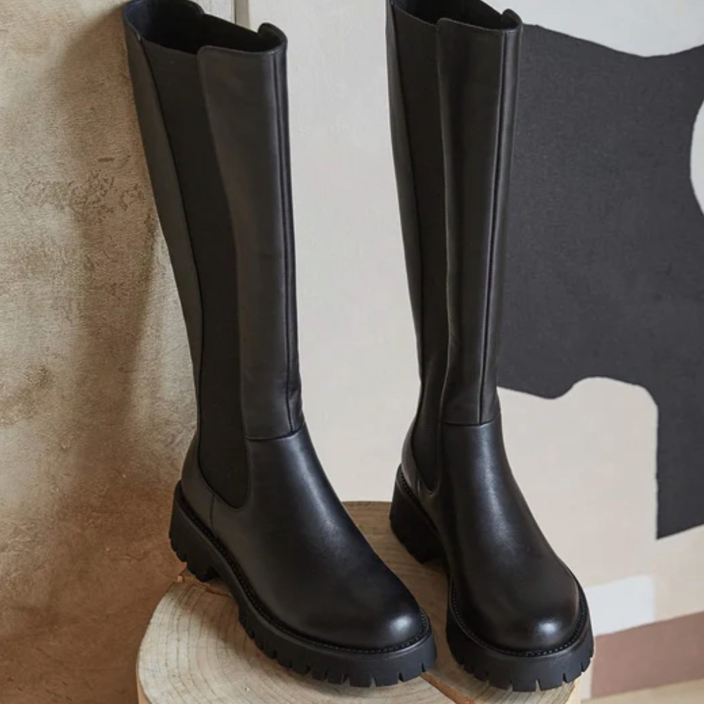 Looks Like Summer "Willow" Knee High Chelsea Boots (NWT) sz 41 (women's)